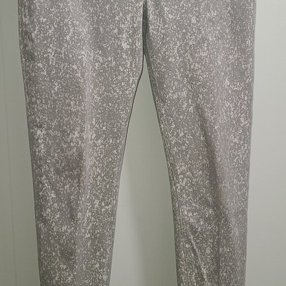 SPANX® SMALL ANKLE JEAN-ISH LEGGINGS WITH GRAY & CREAM MIX PATTERN - SIZE LARGE - Picture 2 of 16